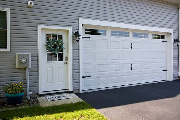 24/7 Emergency Garage Door Panel Replacement experts in White House, TN